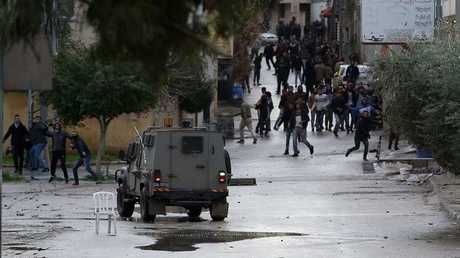 بالفيديو.. لحظة قتل الجنود الإسرائيليين معتقلا فلسطينيا