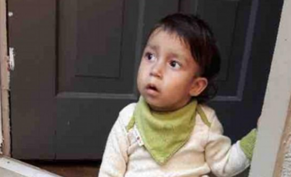 طفل معرض للموت عند تناول أي شيء غير الخوخ!