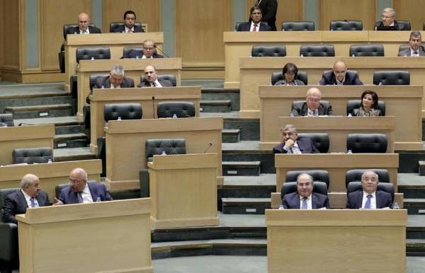 ما هو مصير الأسئلة النيابية الموجهة لوزراء سابقين في حكومة الملقي؟