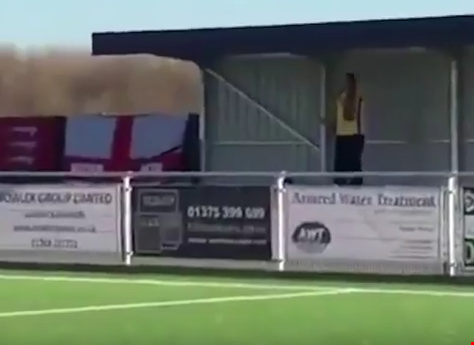 بالفيديو: مشجع واحد لفريق إنكليزي!