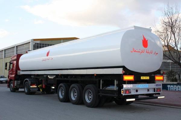 تدهور صهريج محمل بالنزين في مأدبا..صورة