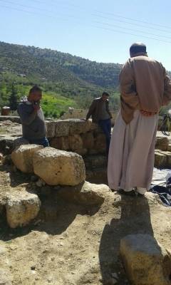 أهالي عراق الأمير يعتصمون من أجل كهف بصة  صور