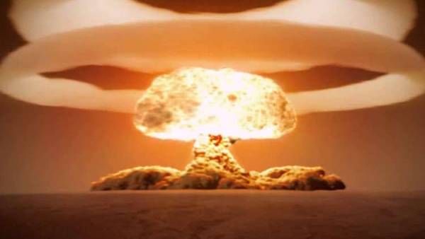 خبير: اندلاع الحرب النووية بين أمريكا وروسيا سينهي البشرية عن بكرة أبيها