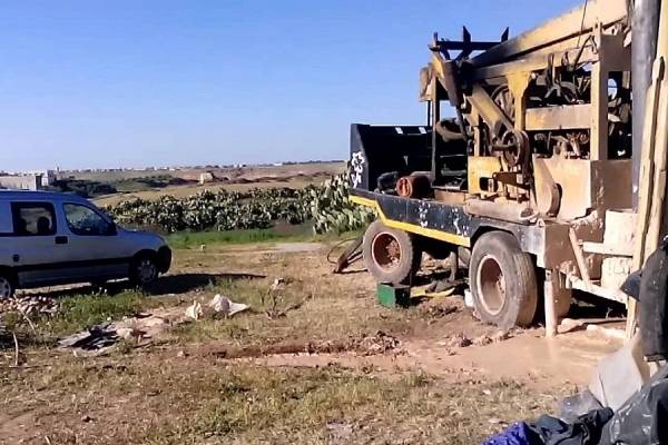 ضبط حفارة بمنطقة الرامة بالشونة الجنوبية تحفر بئر مخالفة