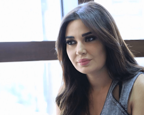 سيرين تسخر من ممثلة أمريكية فلقنوها درساً