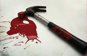 ثمانيني يضرب حماة ابنه بالشاكوش على رأسها بالزرقاء