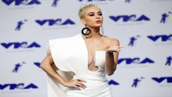 وفاة راهبة متنازعة مع النجمة كيتي بيري داخل قاعة المحكمة! (صورة)