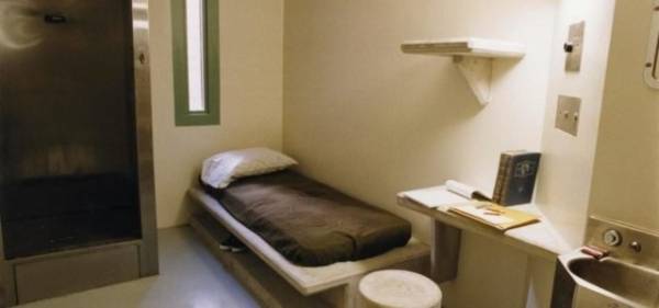 تعرف على أغرب قصة لسجين بريطاني أصبح حديث الانترنت!