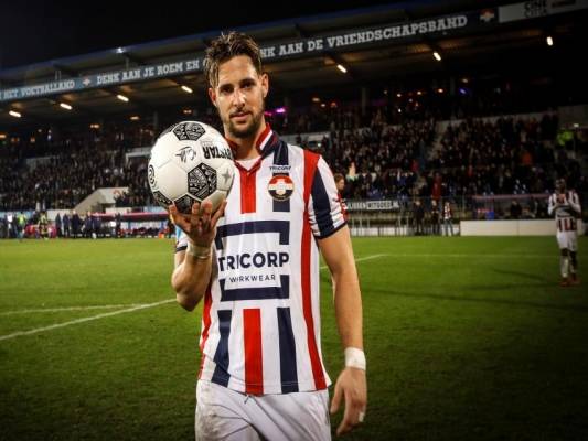 قاوم السرطان ليصبح هداف الدوري الهولندي بعد 5 أشهر