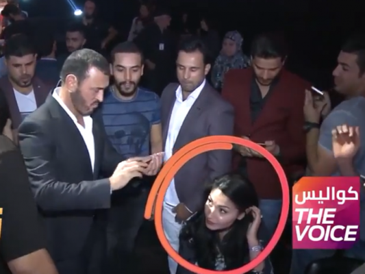 شاهد.. خطيبة كاظم الساهر بصحبته في “ذا فويس كيدز”