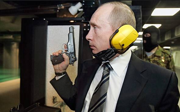 بوتين: كنت أنام والمسدس بجانبي!
