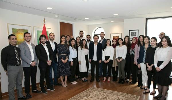 ولي العهد يلتقي مجموعة من الطلبة الأردنيين الدارسين في الجامعات الأمريكية