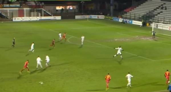 بالفيديو... مشاجرة بين لاعبين من فريق واحد تنتهي بطردهما