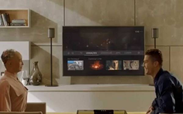 بالفيديو كريستيانو رونالدو يحاور الروبوت صوفيا