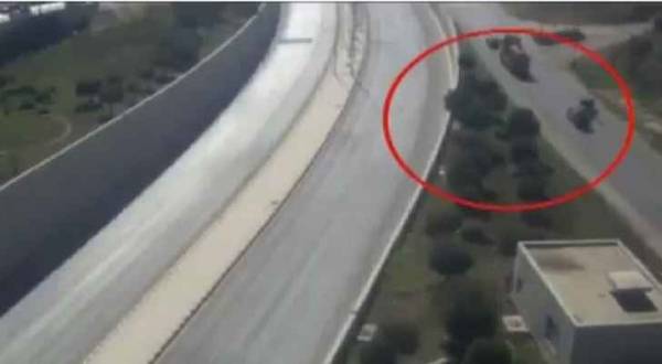 حادث تصادم في عمان نتيجة عدم الامتثال لقوانين السير ..فيديو