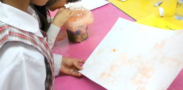 ​معلمة فنون تفوز بمليون دولار في دبي (صورة)