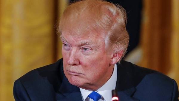 ترامب لا يثق بموظفيه!