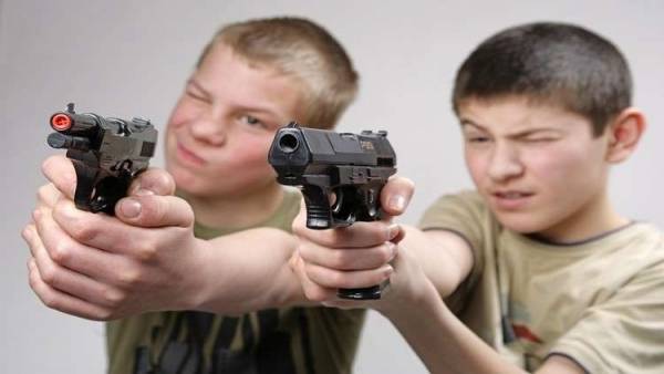 طفل في التاسعة يقتل أخته رميا بالرصاص