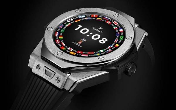 بالصورطرح ساعة ذكية خاصة بـكأس العالم.. تعرف على مواصفاتها وسعرها