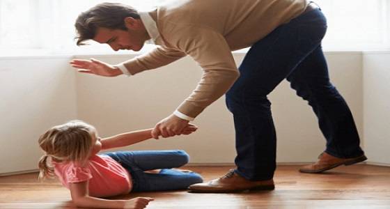 ” أب ” يكسر رأس طفلته لتمنيه مولودا ذكر