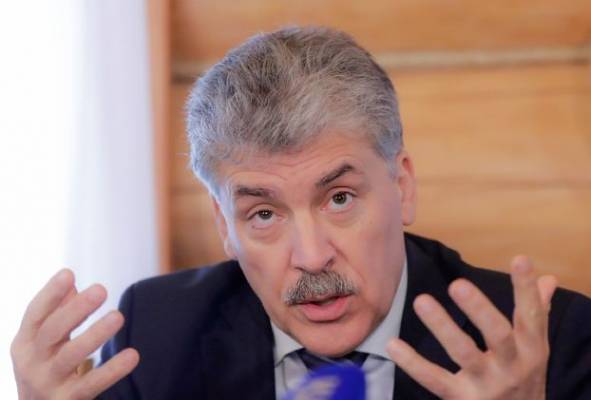 المرشح السابق لانتخابات الرئاسة الروسية يفي بوعده ويحلق شاربيه  فيديو