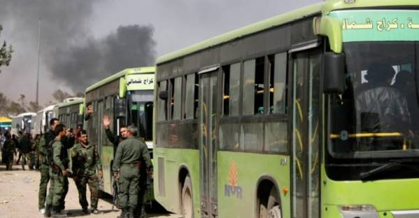 مجموعة ثانية من المقاتلين تغادر الغوطة في سوريا