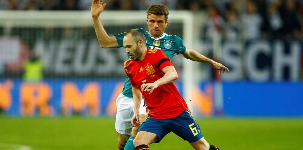 أمامه فقط 10 مباريات.. إنييستا يبدأ طريق نهاية مشواره الدولي مع منتخب إسبانيا