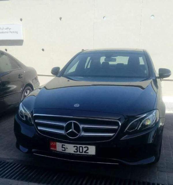 مواقع التواصل الاجتماعي تهاجم رئيس بلدية السلط بسبب المرسيدس والأخير يبرر