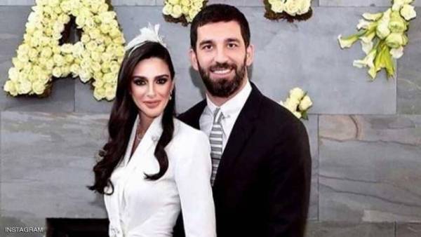 سأحطم رأسك.. نجم برشلونة السابق يهدد صحفيا تحدث إلى زوجته