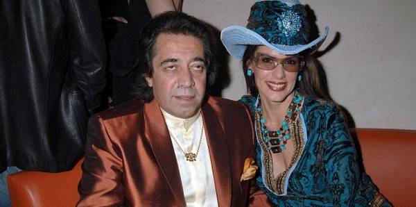 بالصور.. أسرة الملياردير السعودي وليد الجفالي تبيع مقتنياته في مزاد ببريطانيا