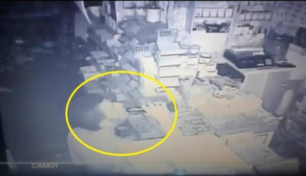 بالفيديو ...إلقاء القبض على سارق سوبر ماركت في الهاشمي