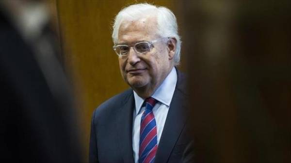 السفير الأمريكي في إسرائيل: إذا لم يقبل عباس المفاوضات فسيأتي من يقبلها