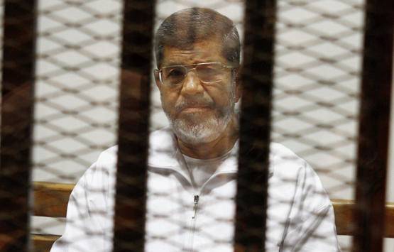 أنباء عن تدھور صحة مرسي