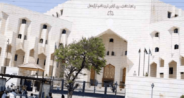 الجنايات تحكم على القاتل الذي أمسك السكين ومنع المارة من انقاذ اخته