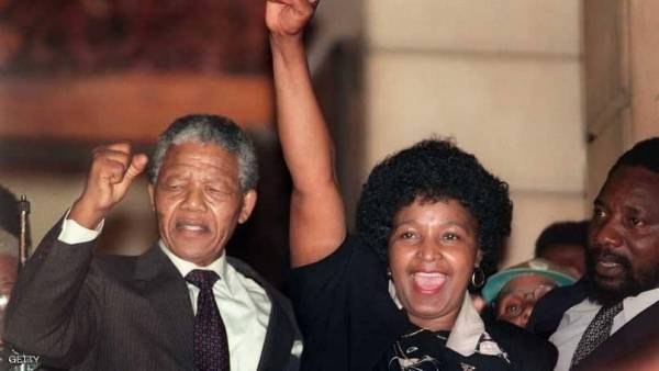 وفاة الزوجة السابقة لنيلسون مانديلا