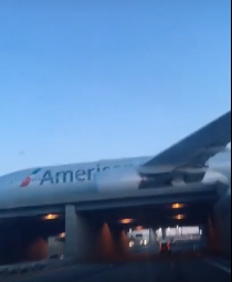 اغرب عملية هبوط لطائرة فيديو