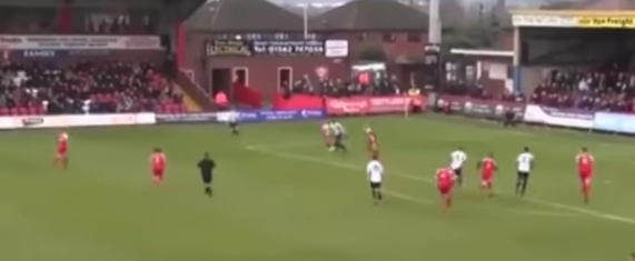 بالفيديو: فريق يتأخر 04 حتى الدقيقة 82 ويُنهي المباراة 44!