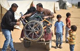 فادي يعتصم على حدود غزة... بلا ساقين