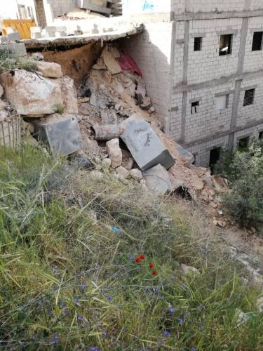 إنهيار طمم شارع على منزل في جبل النصر ..صور