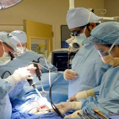 بالصور.. تحنيط فتاة على قيد الحياة!