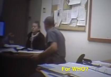 فيديو مسرب...التحقيق مع عهد التميمي داخل غرفة التحقيق