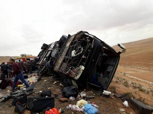 أكثر من 30 إصابة بتدهور حافلة معتمرين في المفرق
