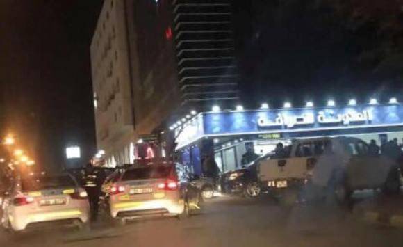 احباط محاولة سطو على محل صرافة بسلاح بلاستيكي  فيديو