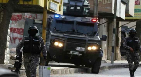 القبض على شخصين يحوزان أسلحة اوتوماتيكية في المفرق