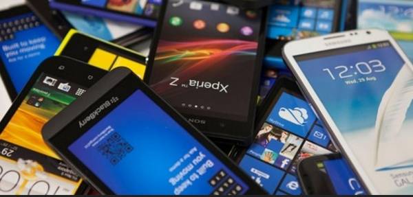 بالأسماء.. خدعة جديدة تخفيها شركات الهواتف الذكية