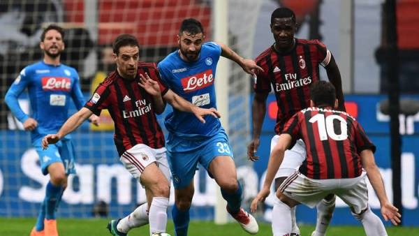 ميلان يمهد الطريق أمام يوفنتوس بتعادله مع نابولي