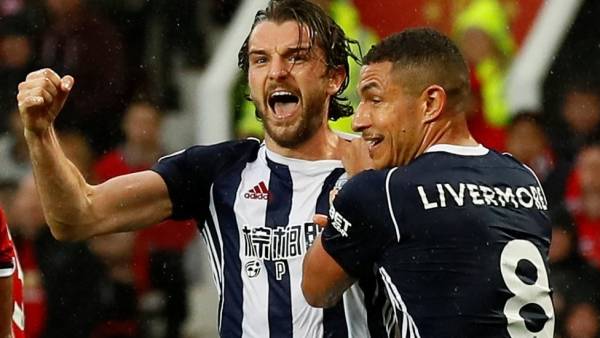 سيتي يحرز لقب الدوري الانجليزي بعد هزيمة غريمه يونايتد