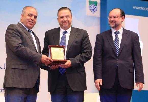    تكريم البنك العربي الاسلامي الدولي في اليوم العلمي لكلية الشريعة بالجامعة الأردنية