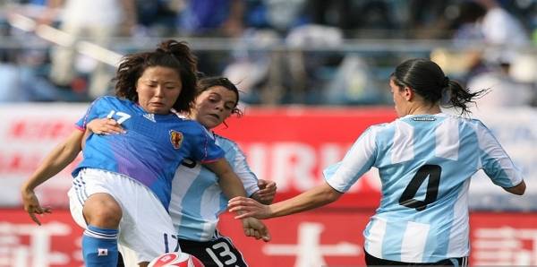 منتخب سيدات الأرجنتين يطالب بالمساواة مع ليونيل ميسي