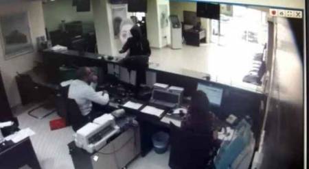 توقيف منفذ السطو على البنك في صويلح 15 يوماً ..تفاصيل